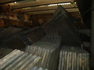 Vista geral da instalação colapsada antes da reparação