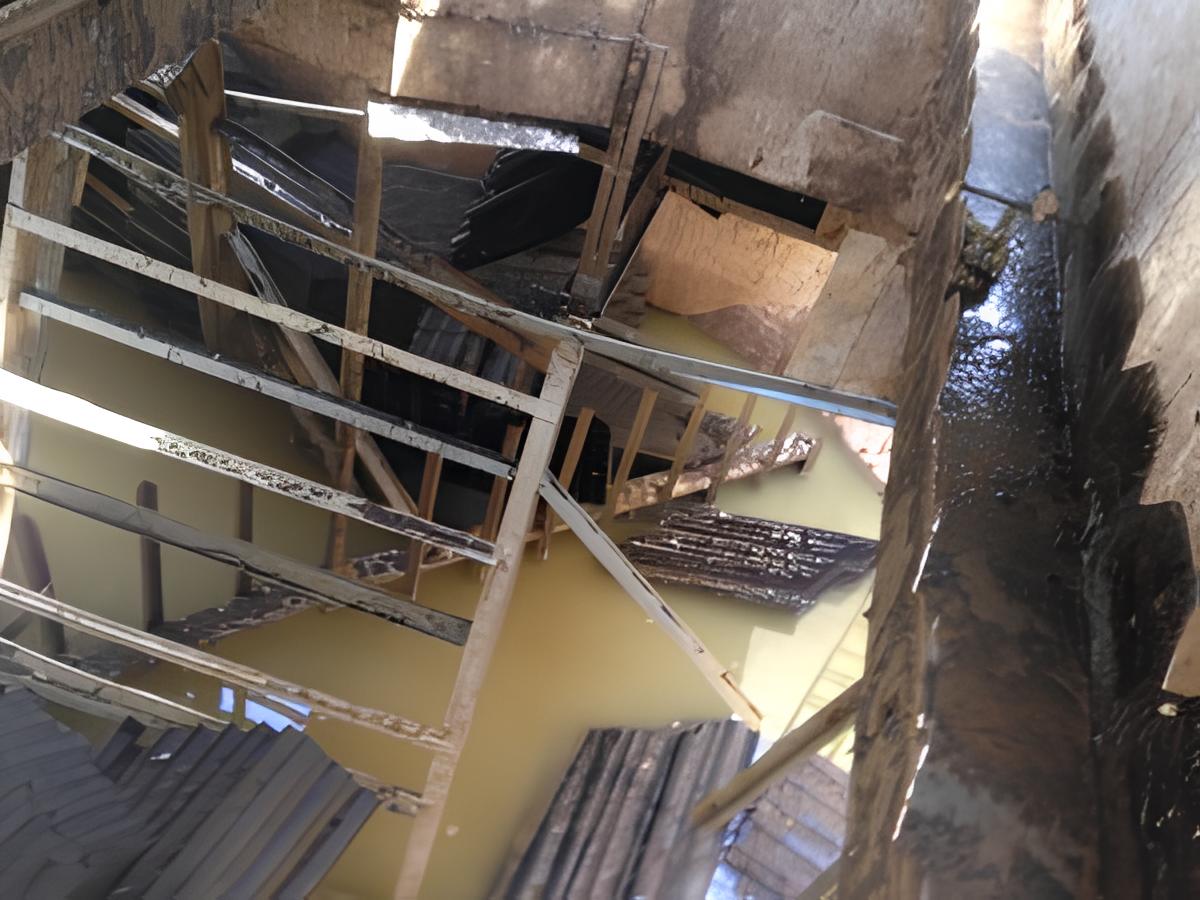 Lamelas colapsadas por falta de cálculo estructural adecuado - ejemplo de fallo estructural