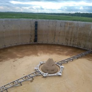 Instalación del rascador MANOWAR en San Petersburgo, Rusia